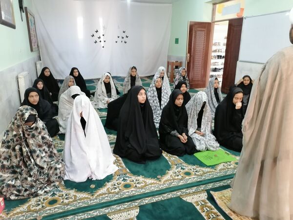 نمازجماعت دردبیرستان حاج مهدی روحانی ارغا