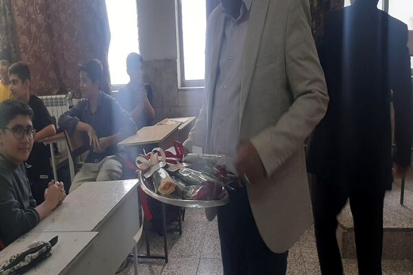 تقدیر و تشکر از دبیران در کلاس درس