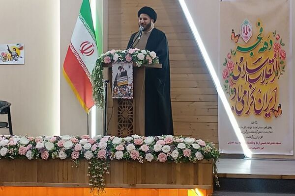 پایگاه شهید انصاری میزبان دانش‌آموزان دبستان مهدیزاده در جشن دهه فجر 
