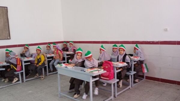نوگلان کلاس اولی روستای فدافن ، اولین روز مدرسه را جشن گرفتند