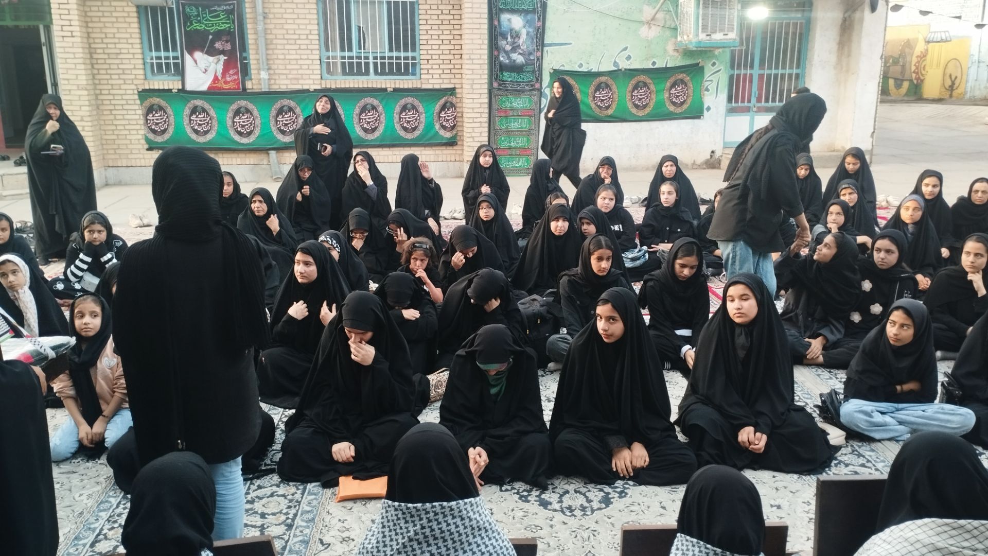 بازدید مسئولین اداره آموزش و پرورش از هیئت دانش آموزی دختران حاج قاسم 