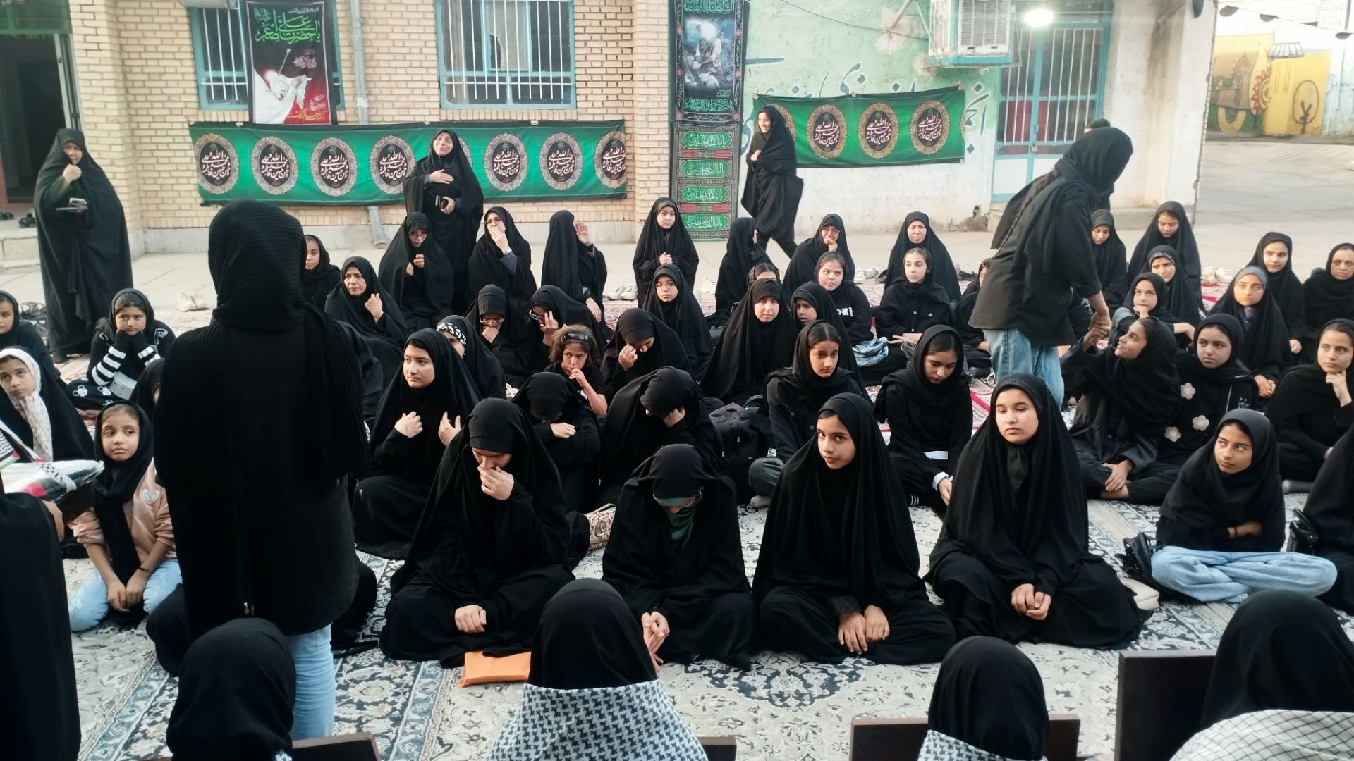 بازدید مسئولین اداره آموزش و پرورش از هیئت دانش آموزی دختران حاج قاسم 