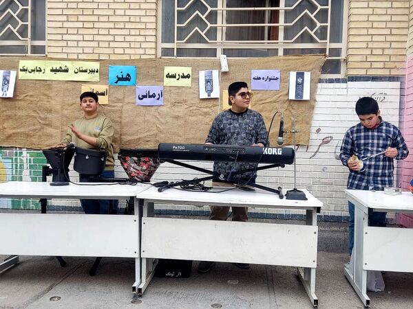 برپایی بازارچه دانش‌آموزی به‌مناسبت عید مبعث 