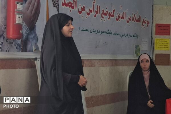 رزمایش رژه اقتدار در دبیرستان بنت الهدی بهارستان‌دو