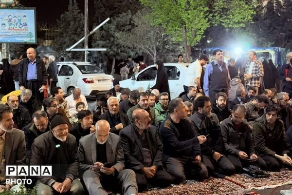 شکوه اقتدار؛ اقامه نماز استغاثه در راهپیمایی شبانه فاز۲ اندیشه 