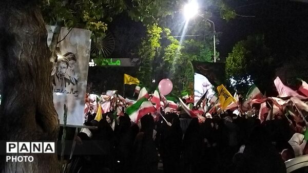 دختران نیشابوری در صف اول تجمعات-۲