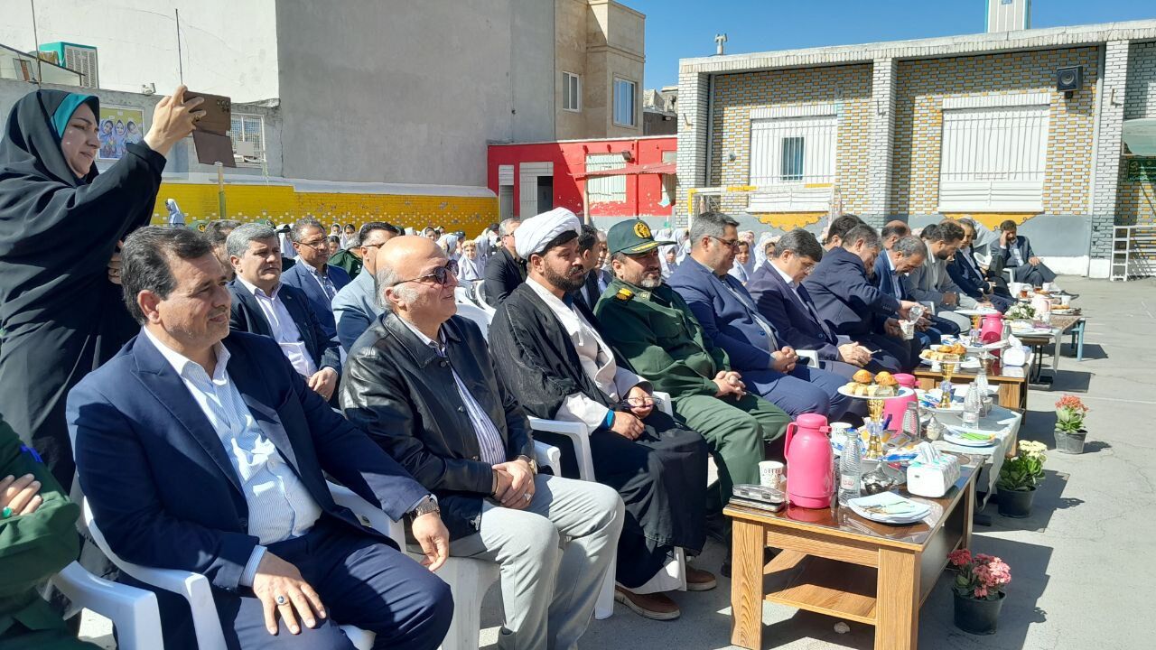 آیین نواختن " زنگ سپاس معلم "  در تربت حیدریه