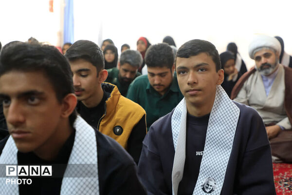 دیدار دانش آموزان بسیجی شهرستان بیرجند با نماینده ولی فقیه در استان