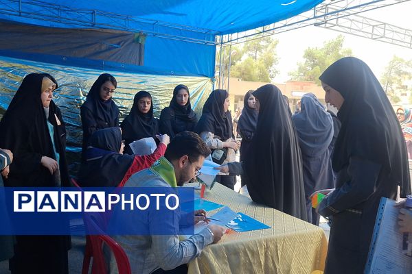 مسابقات بازی‌های فکری رویش دختران مرحله استانی در شیراز