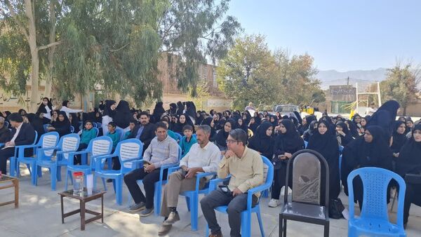 برگزاری جشن علمی شیمی در دبیرستان حضرت زینب(س) بهاباد