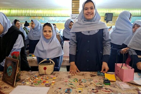 نمایشگاه کسب و کارهای دانش آموزی در دبستان حکمت نبوی ناحیه دو شهرری 