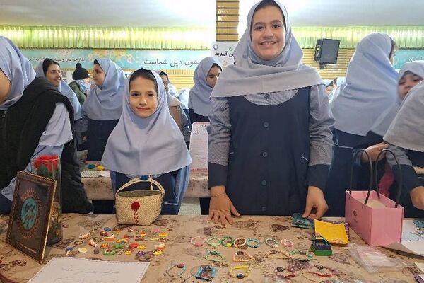 نمایشگاه کسب و کارهای دانش آموزی در دبستان حکمت نبوی ناحیه دو شهرری 