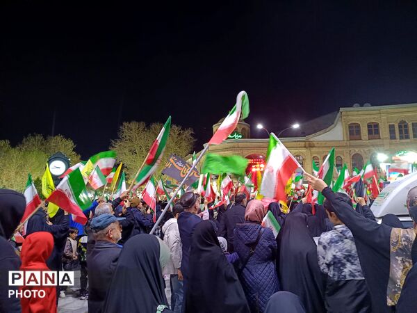 میدان خالی نمیشود 