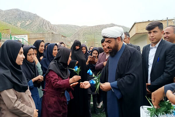 نواختن زنگ سپاس معلم در مدرسه الزهرا شهرستان مارگون