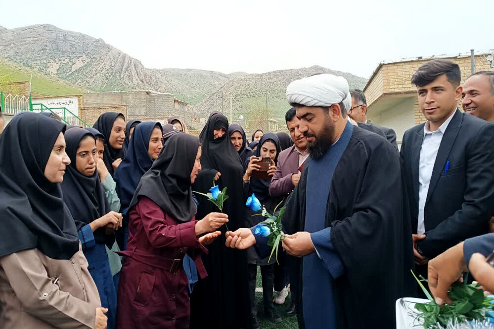 نواختن زنگ سپاس معلم در مدرسه الزهرا شهرستان مارگون