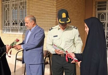 برگزاری آیین تجلیل از پدران نیروی انتظامی در دبیرستان شهید خسروی زارچ