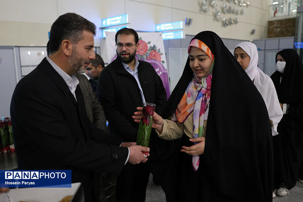 استقبال از آخرین کاروان عمره‌گذار دانش‌آموزی از سکوی پروازی تهران