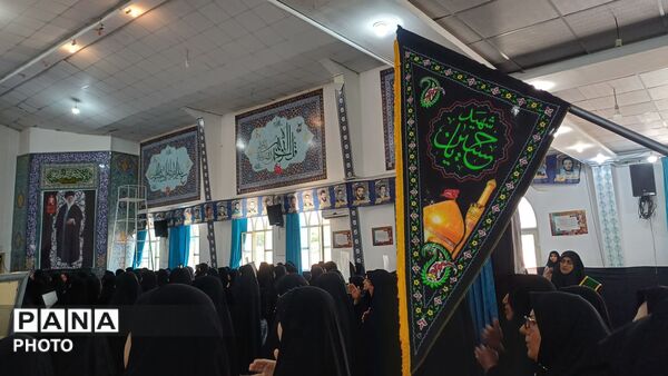 همایش دانش‌آموزان و بانوان خرم آبادی در سوگ رهبر شهید 