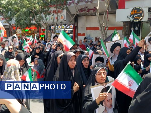 راهپیمایی جمعه خشم و نصر با حضور پرشور مشهد مقدس برگزار شد