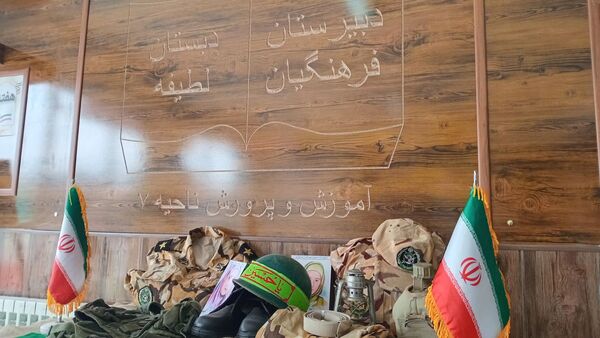 بزرگداشت هفته دفاع مقدس در دبیرستان فرهنگیان