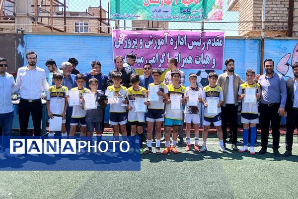 مسابقات مینی فوتبال دانش‌آموزان دوره اول ودوم ابتدایی در بهارستان‌۲