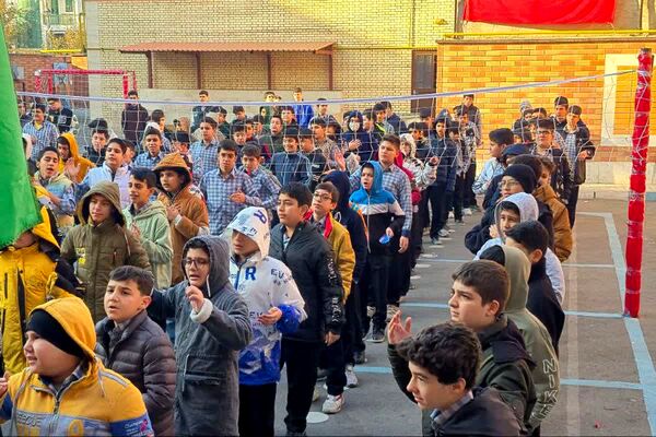 نوجوانان فاطمی از دبیرستان تا مسجد جامع