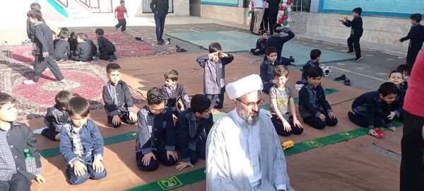 آیین بزرگداشت روز دانش آموز در دبستان سمیه قم