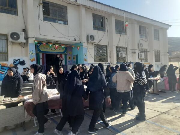 بازارچه دست‌سازهای دانش‌آموزی گلستان