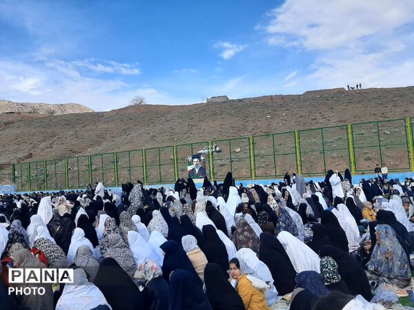 نماز عید سعید فطر در زمین چمن ارزنه