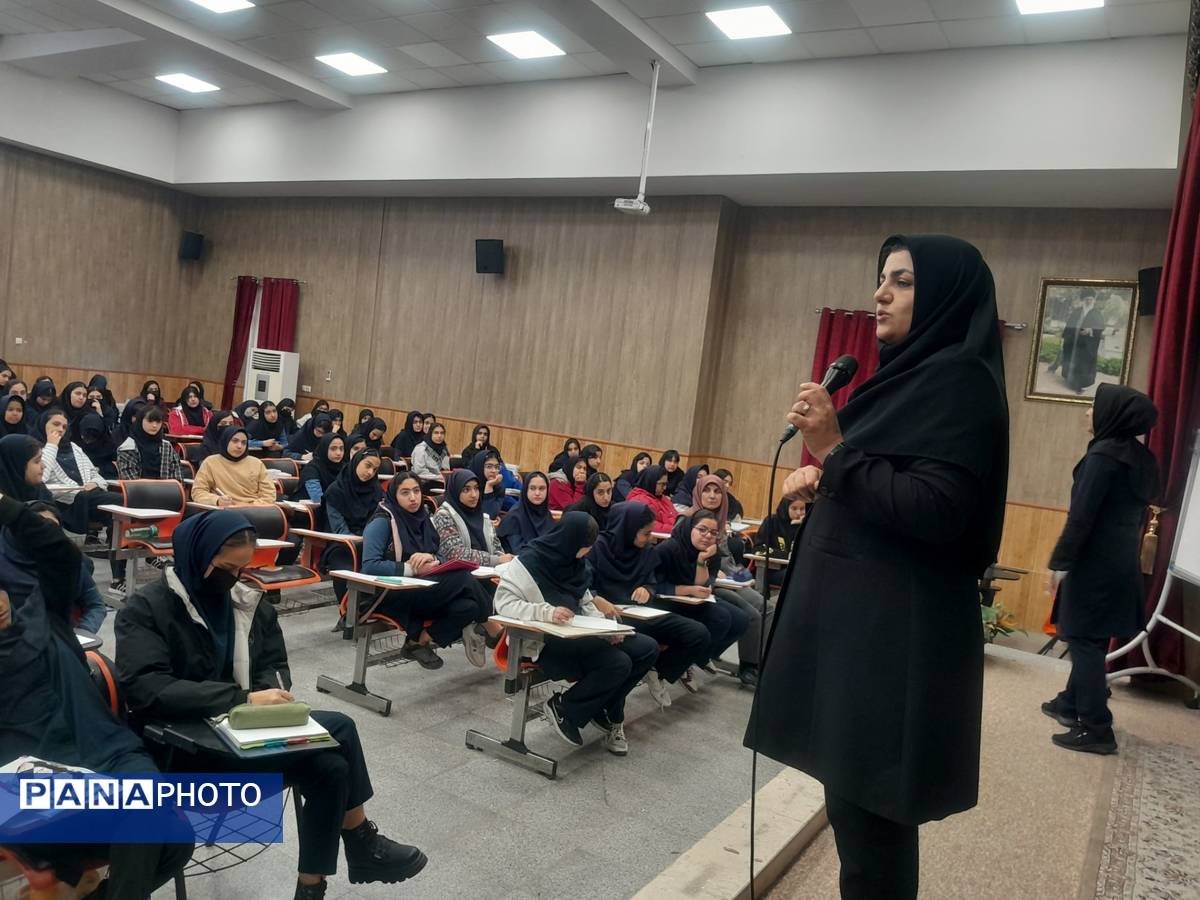 کارگاه کاهش استرس و اضطراب در دبیرستان مصلی نژاد حضرت زهرا(س)