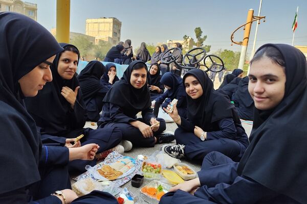 جشن هفته تربیت‌بدنی در دبیرستان فضیلت شاهد شهرستان ورامین