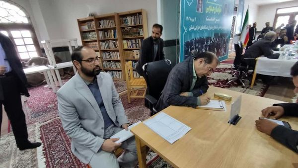 میز خدمت مسئولان در مصلی المهدی بیرجند 