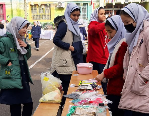 برپایی بازارچه نوروزی در دبستان شهید عباسی مشهد