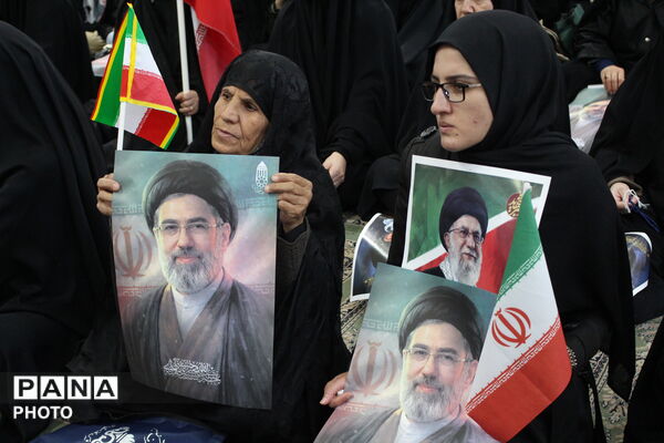 بیعت بانوان مؤمن همدانی با رهبر معظم انقلاب اسلامی 