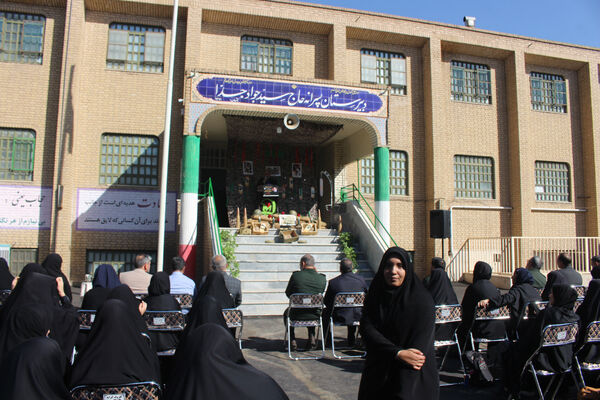 گرامیداشت هفته دفاع مقدس در دبیرستان شاهد رضویه قم