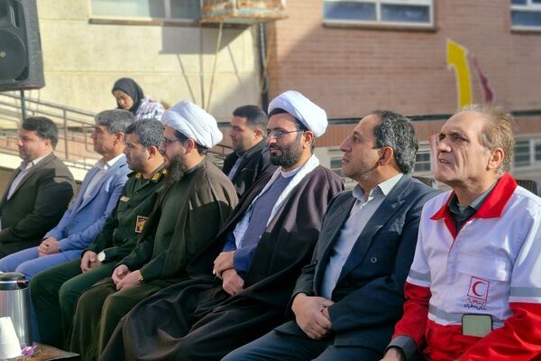 آیین نواخته شدن زنگ انقلاب اسلامی در مدرسه آیت‌الله خامنه‌ای قرچک