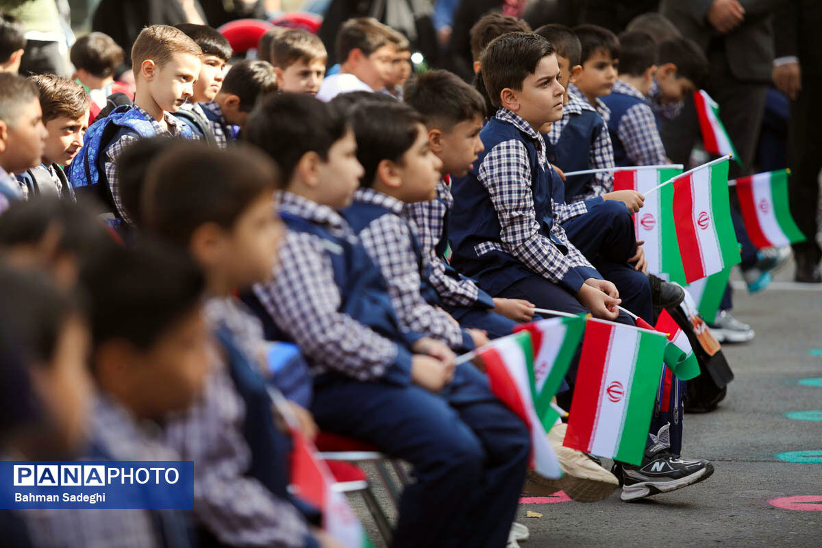 اولین زنگ مدرسه؛ جشنی برای «شکوفه‌ها» با یاد شهدای دانش‌آموز