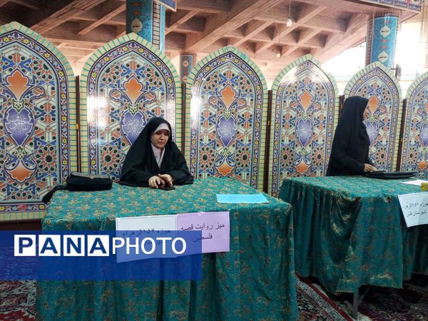 دکلمه‌خوانی دانش‌آموزان در مقابل مادران شهرستان قدس به‌مناسبت روز مادر