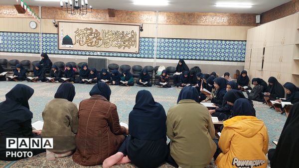محفل انس با قرآن در دبیرستان نجمه ناحیه چهار