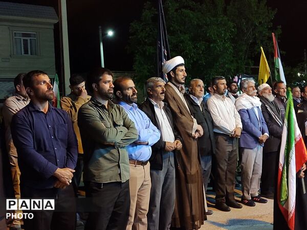 همصدایی فرهنگیان و دانش‌آموزان در تجمع شبانه مردم بیرانوند