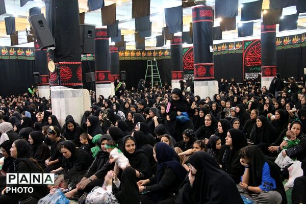 تجدید پیمان مادران قرچکی با آرمان‌های عاشورا در مراسم شیرخوارگان حسینی