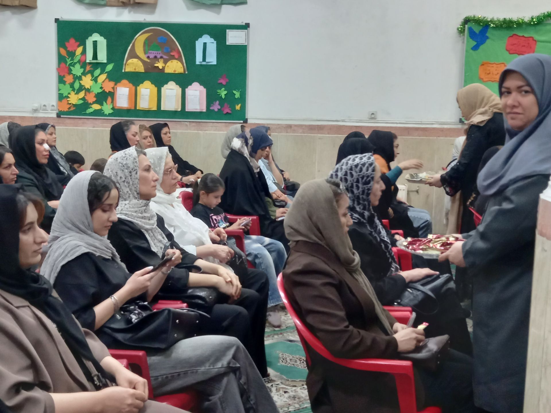  انتخابات انجمن اولیا مربیان دبیرستان مهدیه ناحیه یک شهرری 