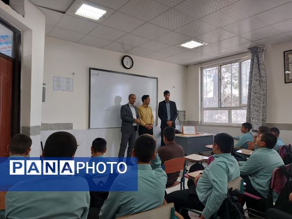 دوره آموزشی بهداشتی ویژه روز جهانی هاری در دبیرستان رئیس زاده خلیل آباد