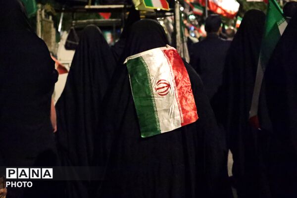 شب پنجاه و هشتم تجمعات مردم کرج در پی فرمان رهبر انقلاب 