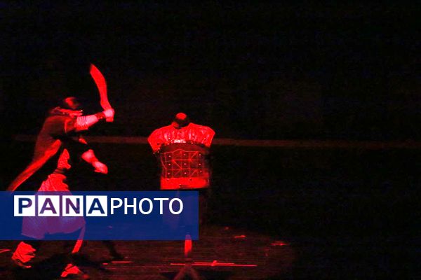 تئاتر «هیولاکش» روایتی نمایشی از شاهنامه در تالار بزرگ یزد