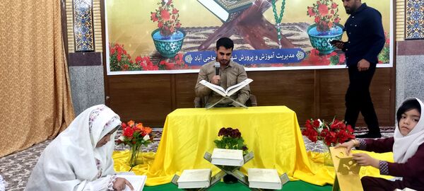 برگزاری محفل انس با قرآن به میزبانی دبستان راشد مرندی در حاجی‌‌آباد 