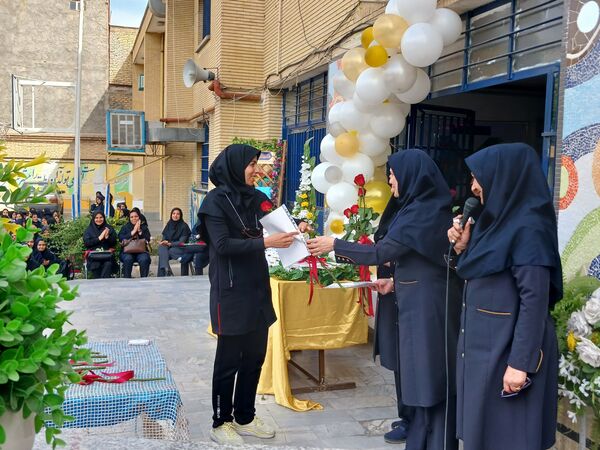 جشن سپاس معلم در هنرستان فنی حرفه‌ای بدیع ناحیه یک