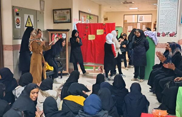 جشن یلدا در دبیرستان حضرت زینب(س) 