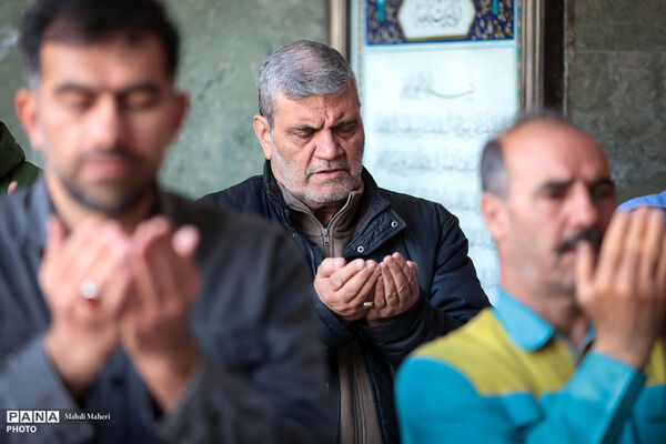 اقامه نماز عید سعید فطر در آستان مقدس امام زاده صالح(ع)