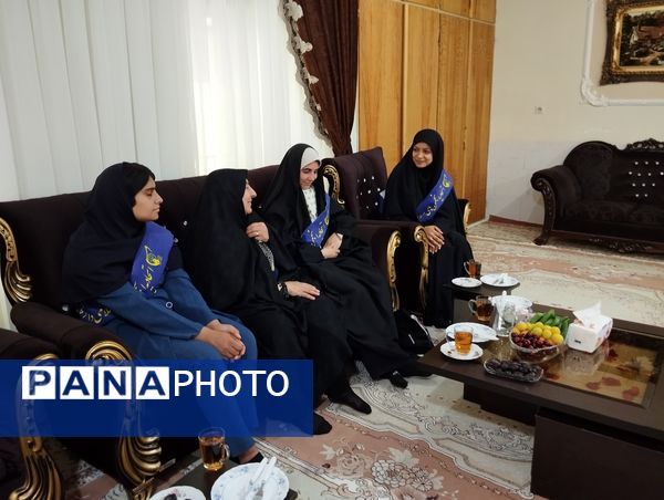 دیدار اعضای انجمن اسلامی هنرستان بصیرت آشخانه با همسر جانباز رسایی پور